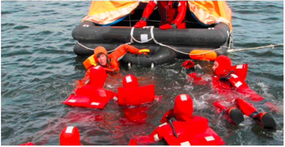 突發(fā)！貨船遇險(xiǎn)5分鐘沉沒, 船員2死5失蹤!...專家: 船齡太大!