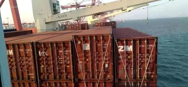 緩解緊張運(yùn)力，中遠(yuǎn)海運(yùn)改造船舶運(yùn)輸集裝箱