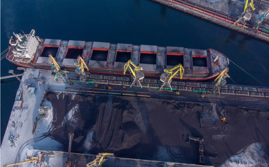 環(huán)渤海港口，海冰困住了227艘煤炭船！