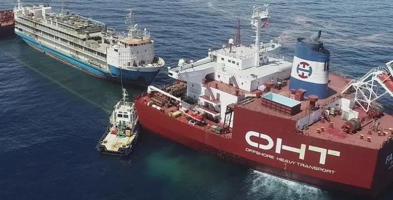 這艘船, 真行！船殼有個大洞, 船上沒人發(fā)現(xiàn), 大搖大擺航行!... AMSA: 兩年內(nèi)禁入!