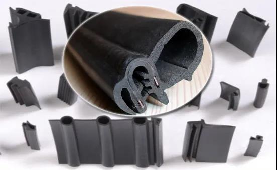 美國(guó)商務(wù)部將58家中國(guó)企業(yè)列入實(shí)體清單；中國(guó)對(duì)美相關(guān)商品征收220%重稅！