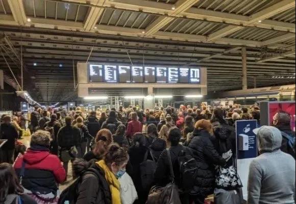 注意！新冠變種在英國失控！倫敦封城上演大逃離，多國緊急宣布措施：關(guān)閉邊境、停飛航班…