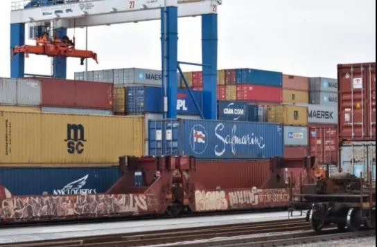 美西大擁堵，船公司宣布征收兩項(xiàng)緊急附加費(fèi)！貨量加速東移，F(xiàn)MC展開(kāi)調(diào)查