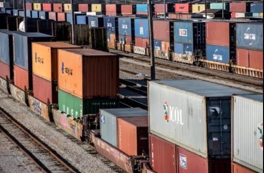 美西大擁堵，船公司宣布征收兩項(xiàng)緊急附加費(fèi)！貨量加速東移，F(xiàn)MC展開(kāi)調(diào)查