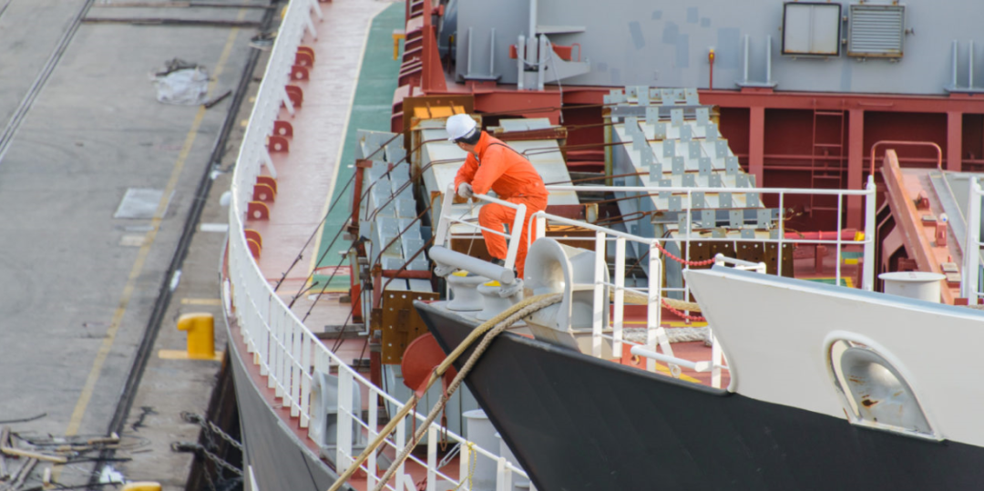 "立正！全體船員漲工資40% !" ... 為留住船員, 該國(guó)拼了