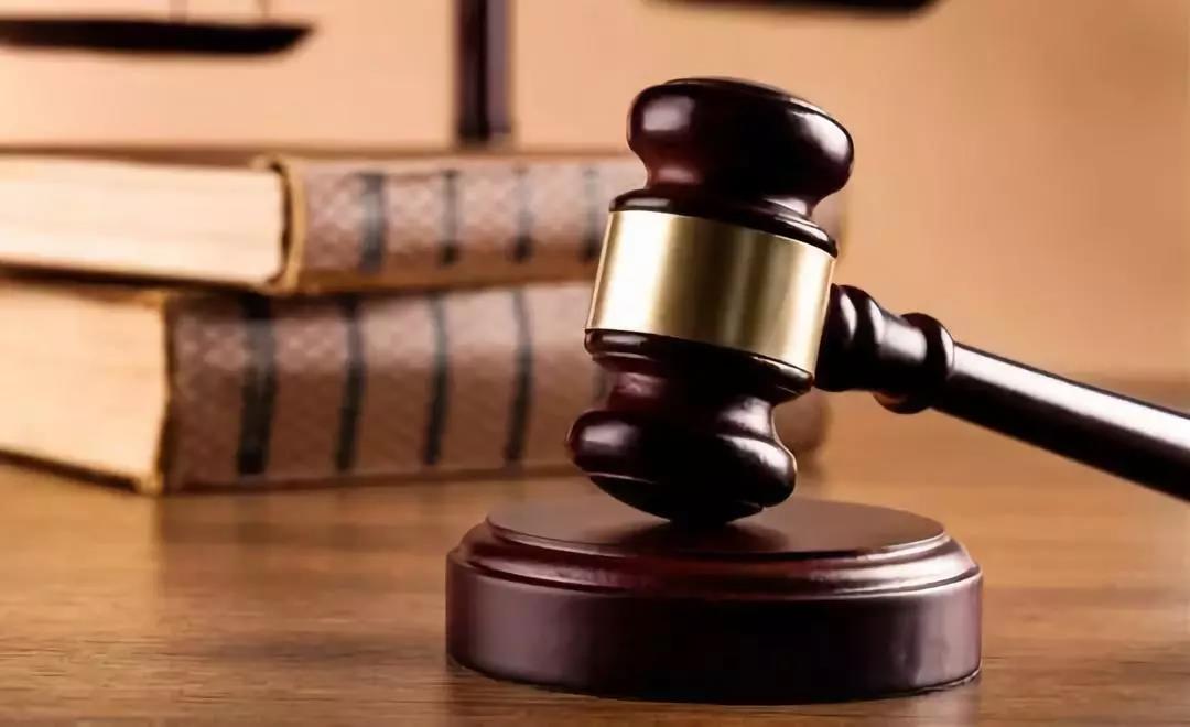 貨主在貨物運(yùn)輸途中要求退運(yùn)或者改港，造成的損失該由誰承擔(dān)？