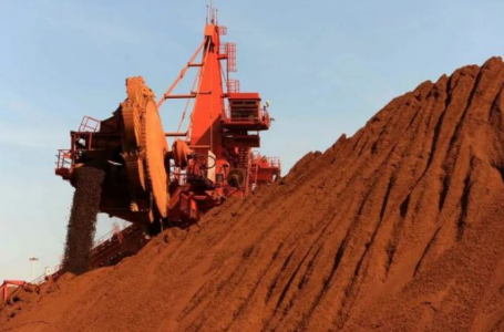 事故 | 世界最大鐵礦石運輸船動力失控，3船連撞