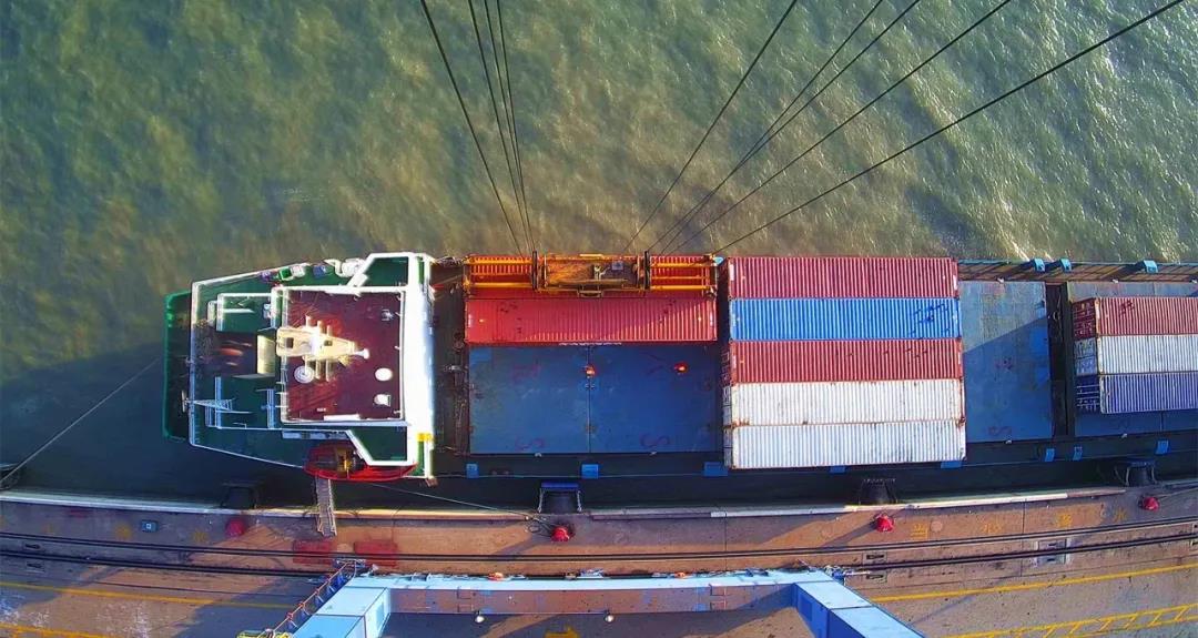 “水路提箱”新模式，廈門(mén)嵩嶼碼頭首次開(kāi)出“穿梭巴士”