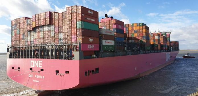 事故丨至少100個集裝箱落水！ONE一艘大型集裝箱船遭遇惡劣天氣，有掛靠國內(nèi)港口