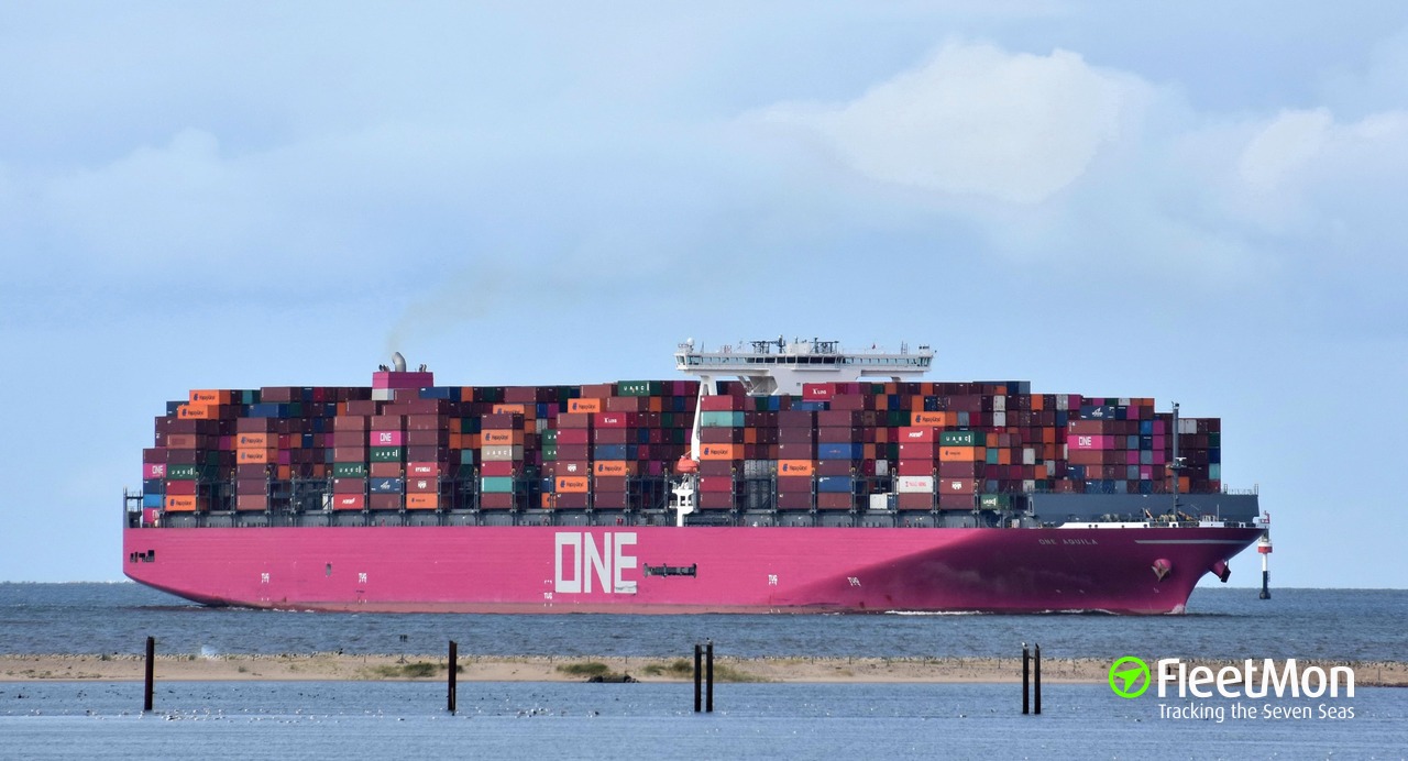 事故丨至少100個集裝箱落水！ONE一艘大型集裝箱船遭遇惡劣天氣，有掛靠國內(nèi)港口