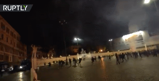 打砸店鋪、向警方狂射煙花！火光四射！抗議新冠封鎖，這個國家深夜爆發(fā)沖突